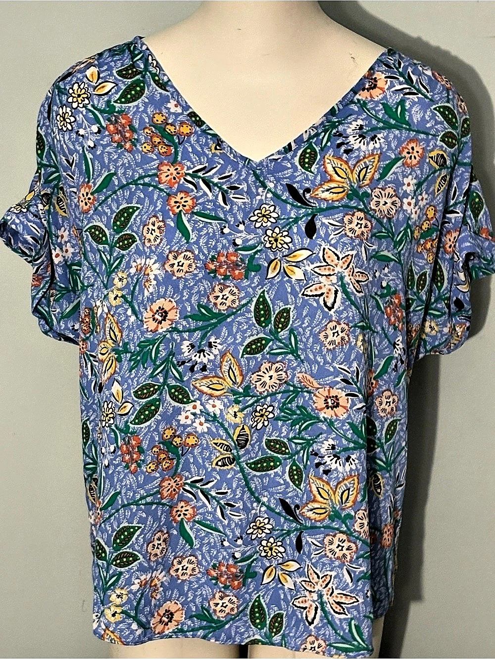 LOFT Floral V-Neck Blouse in Blue Size Large Like New